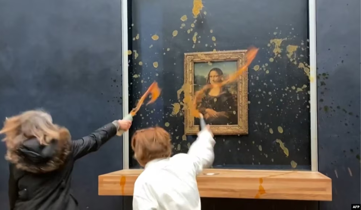 Activists Splash Soup On Glass-Protected Mona Lisa In Paris
